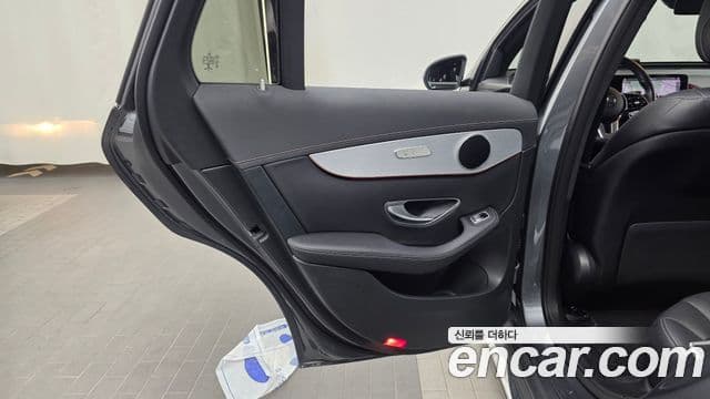 Mercedes-Benz EQC 2020 — ფოტო 19/35