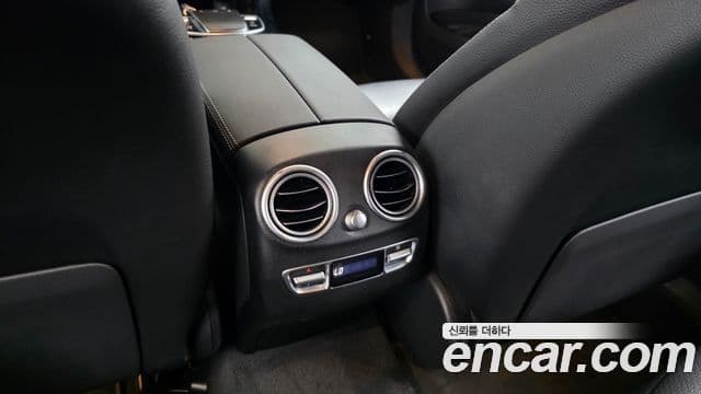 Mercedes-Benz EQC 2020 — ფოტო 32/35