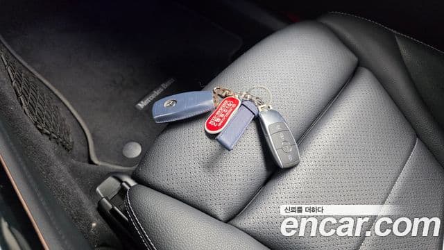 Mercedes-Benz EQC 2020 — ფოტო 29/35