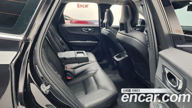 Volvo XC60 2018 — Фото 10/20