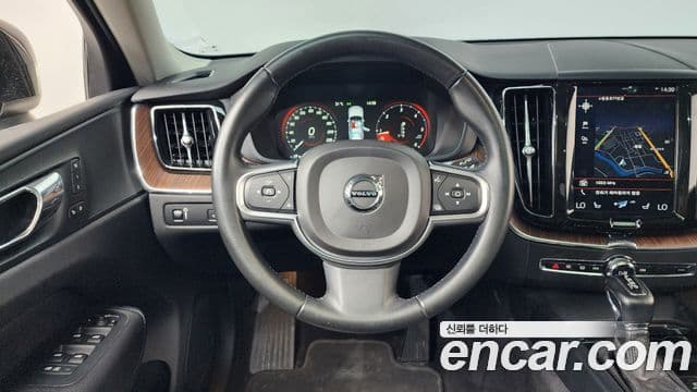 Volvo XC60 2018 — Фото 12/20