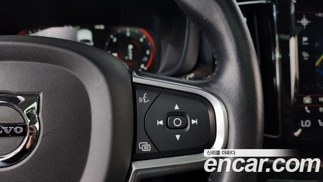 Volvo XC60 2018 — Фото 15/20