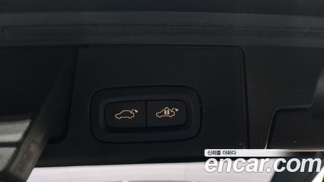 Volvo XC60 2018 — Фото 18/20