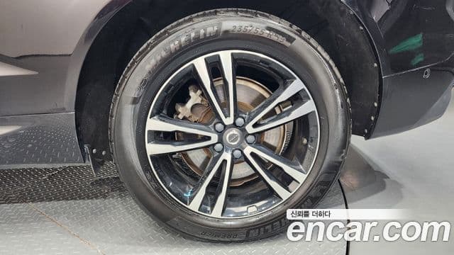 Volvo XC60 2018 — Photo 2/36