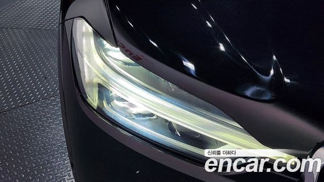 Volvo XC60 2018 — Photo 28/36