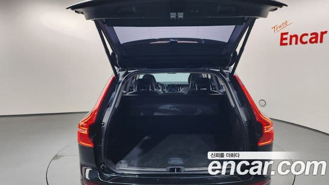 Volvo XC60 2018 — Photo 11/36