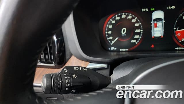 Volvo XC60 2018 — Photo 6/36