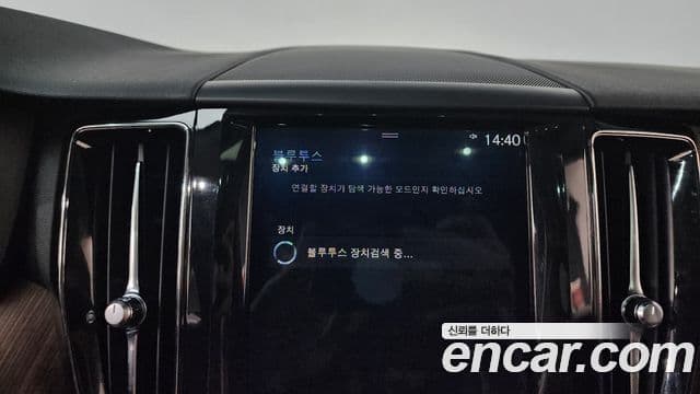 Volvo XC60 2018 — Photo 35/36