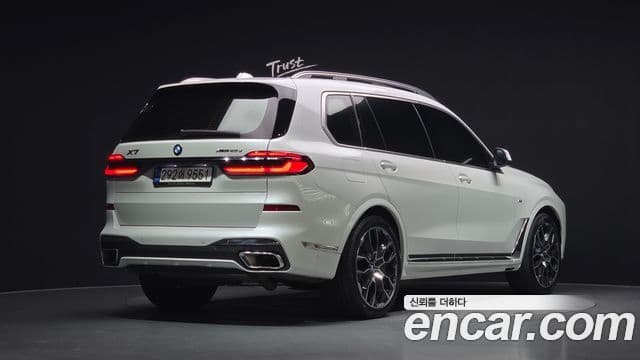 BMW X7 2023 — Фото 2/20