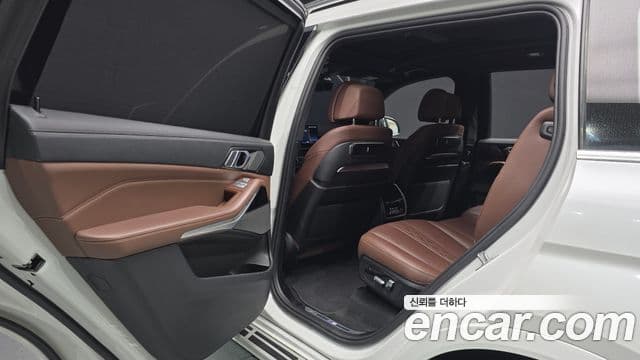 BMW X7 2023 — Фото 15/20