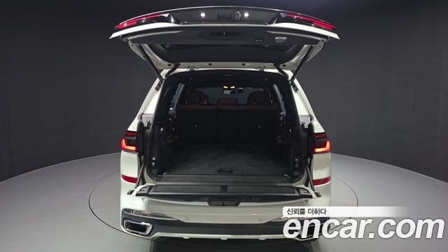BMW X7 2023 — Фото 18/20