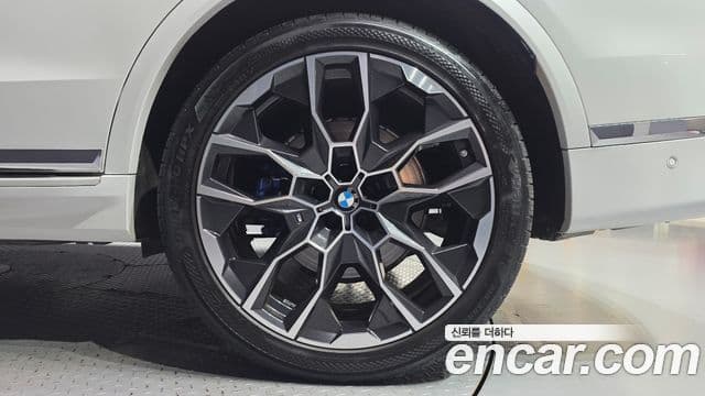 BMW X7 2023 — Şəkil 32/40