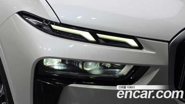 BMW X7 2023 — Şəkil 13/40