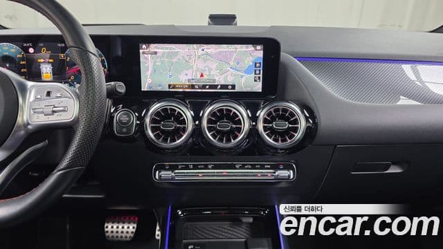 Mercedes-Benz GLA-Class 2021 — Фото 13/20