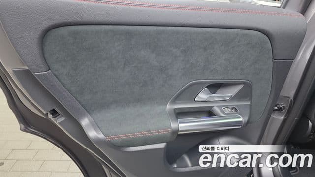 Mercedes-Benz GLA-Class 2021 — Photo 23/32