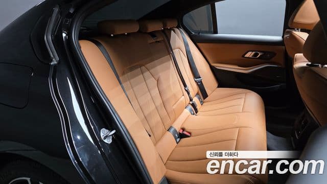 BMW 3 Series 2023 — Фото 10/20