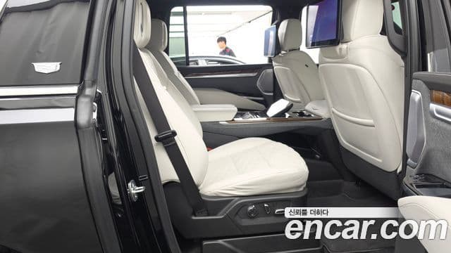 Cadillac Escalade 2025 — Фото 12/20