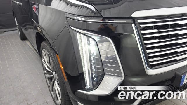 Cadillac Escalade 2025 — ფოტო 13/40