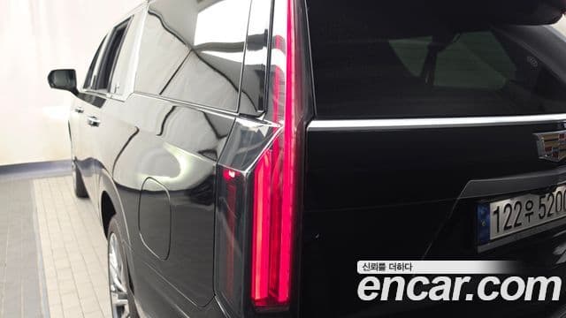 Cadillac Escalade 2025 — ფოტო 14/40