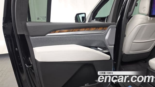 Cadillac Escalade 2025 — ფოტო 20/40