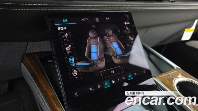 Cadillac Escalade 2025 — ფოტო 35/40