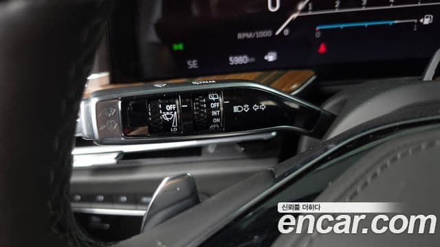 Cadillac Escalade 2025 — ფოტო 26/40
