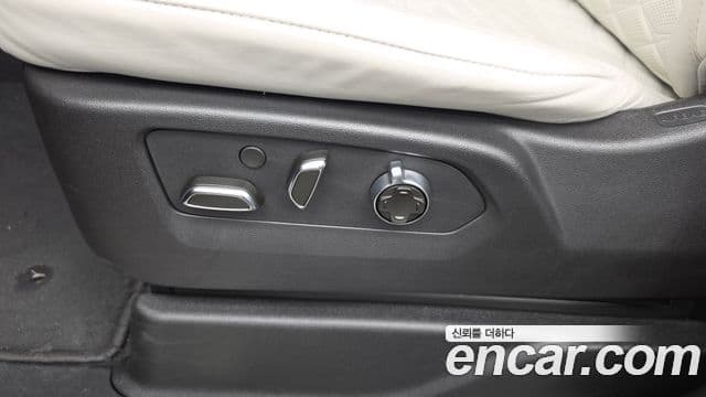 Cadillac Escalade 2025 — ფოტო 9/40