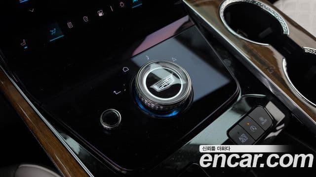 Cadillac Escalade 2025 — ფოტო 12/40