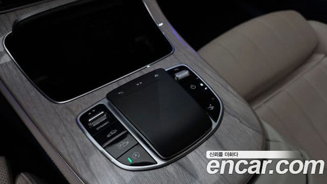Mercedes-Benz E-Class 2021 — Фото 19/20