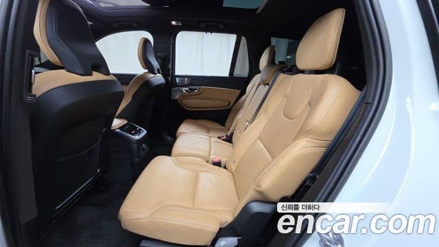 Volvo XC90 2022 — Şəkil 28/34