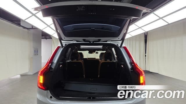 Volvo XC90 2022 — Şəkil 30/34