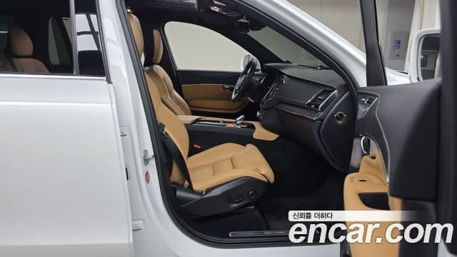 Volvo XC90 2022 — Şəkil 25/34