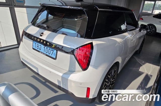 Mini Cooper Electric 2024 — ფოტო 13/20