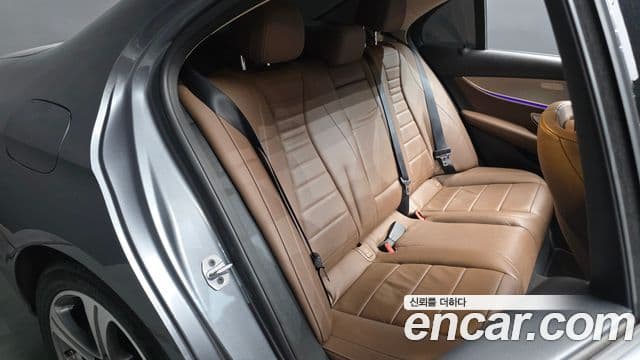 Mercedes-Benz E-Class 2019 — Фото 11/20
