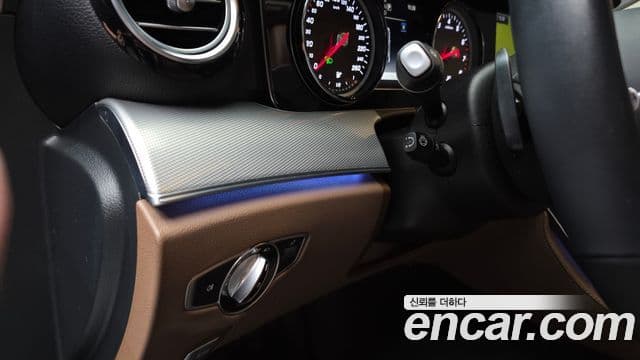 Mercedes-Benz E-Class 2019 — Фото 18/20