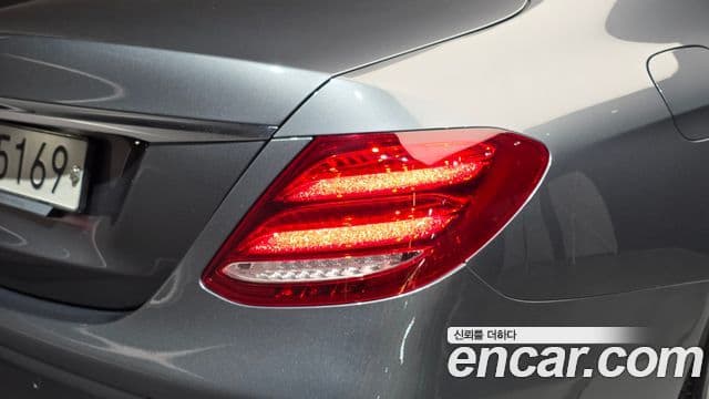 Mercedes-Benz E-Class 2019 — Şəkil 20/31