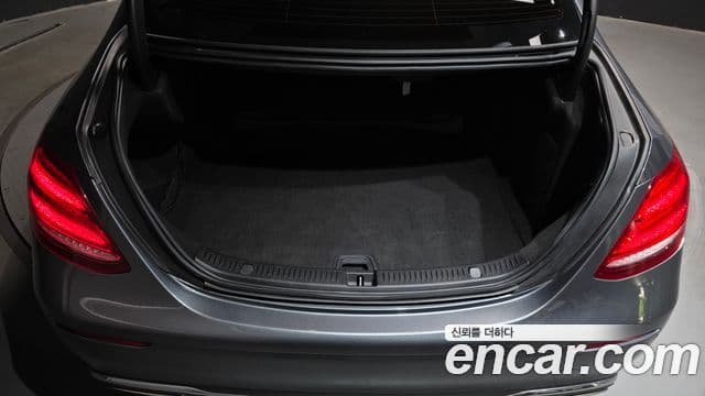 Mercedes-Benz E-Class 2019 — Şəkil 16/31