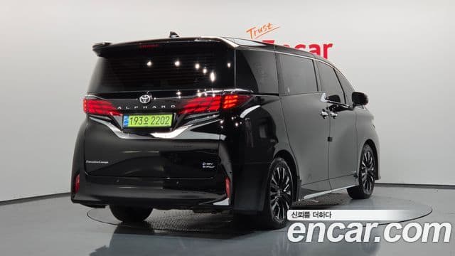 Toyota Alphard 2024 — Photo 15/20