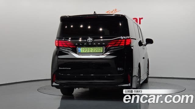 Toyota Alphard 2024 — Photo 8/20