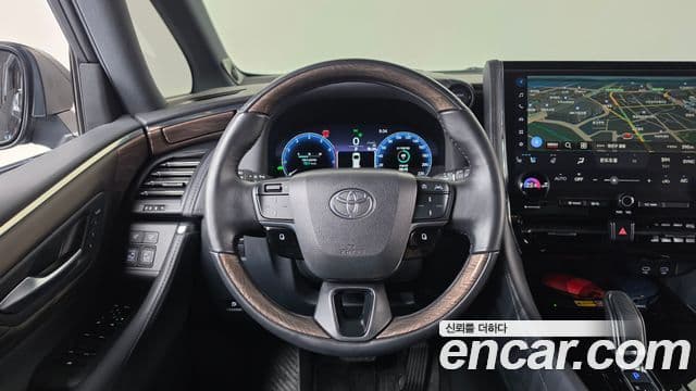 Toyota Alphard 2024 — Photo 2/20