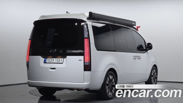 Hyundai Staria 2023 — Фото 2/20