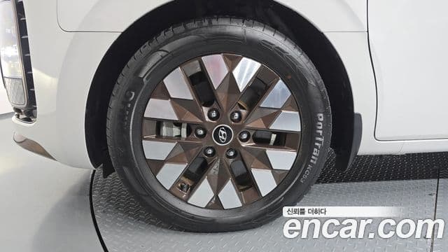 Hyundai Staria 2023 — Фото 5/20