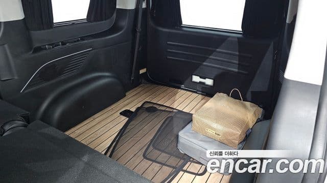Hyundai Staria 2023 — Фото 12/20