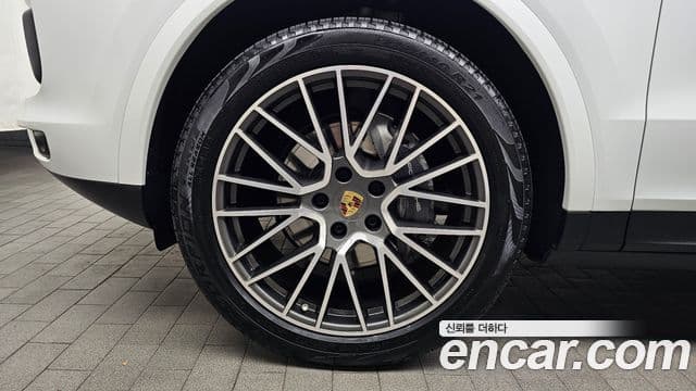 Porsche Cayenne 2020 — Photo 25/34