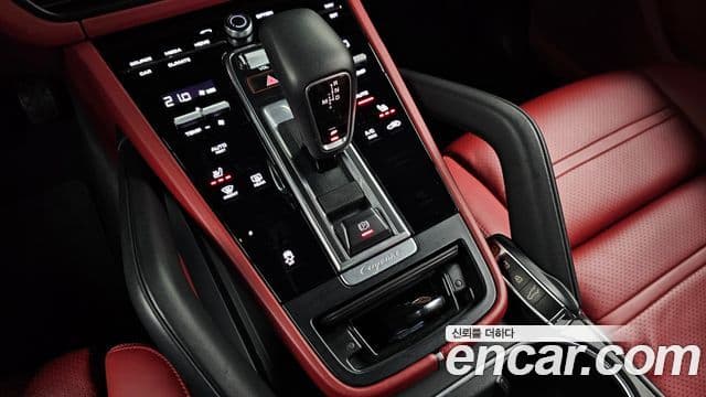Porsche Cayenne 2020 — Photo 23/34
