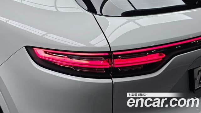 Porsche Cayenne 2020 — Photo 8/34