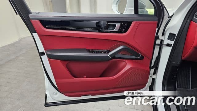 Porsche Cayenne 2020 — Photo 31/34
