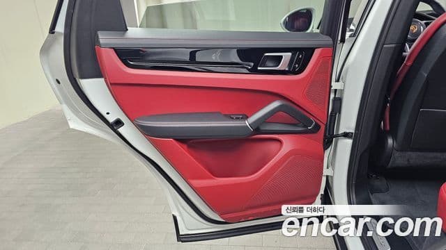Porsche Cayenne 2020 — Photo 29/34