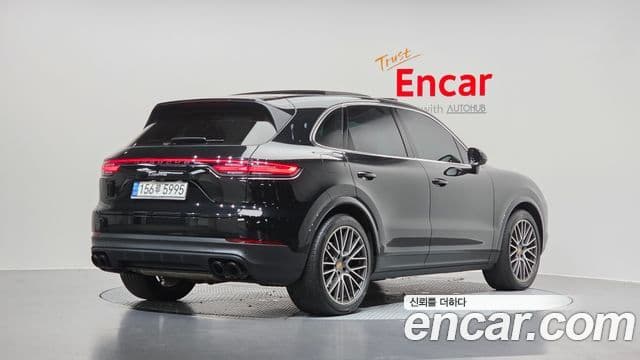 Porsche Cayenne 2022 — Photo 26/32