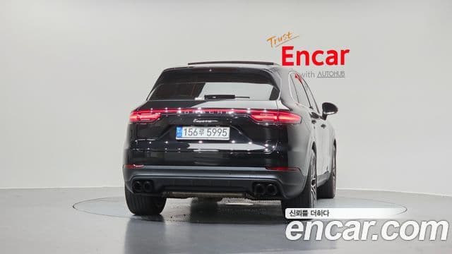 Porsche Cayenne 2022 — Photo 24/32